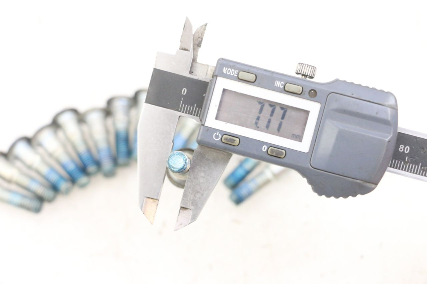 photo de ŚRUBA TARCZY HAMULCOWEJ SUZUKI GSF N BANDIT 600 (1996 - 1999) - Zoom stanu zużycia