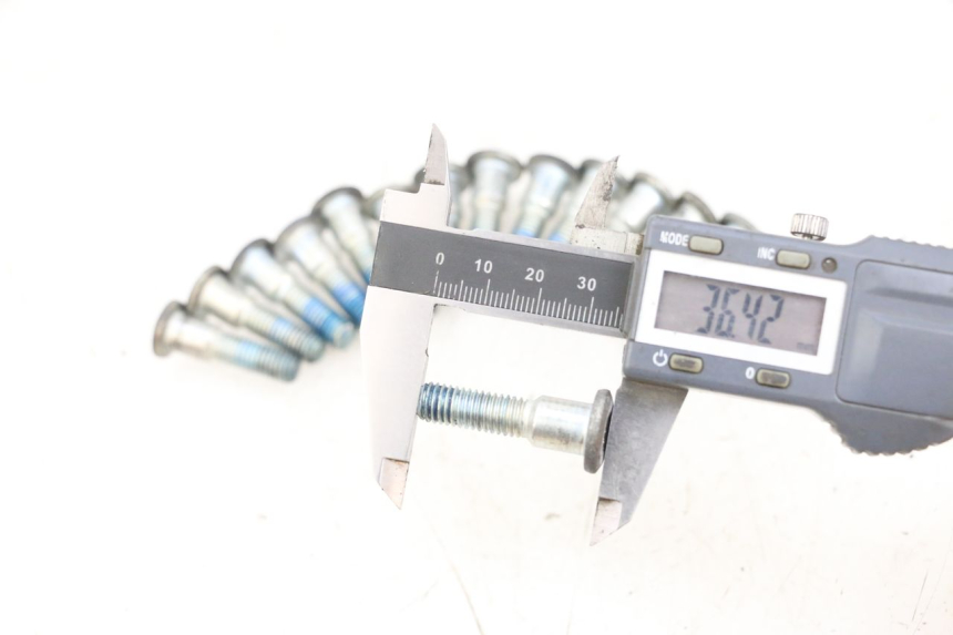 photo de ŚRUBA TARCZY HAMULCOWEJ SUZUKI GSF N BANDIT 600 (1996 - 1999) - Inny kąt widzenia