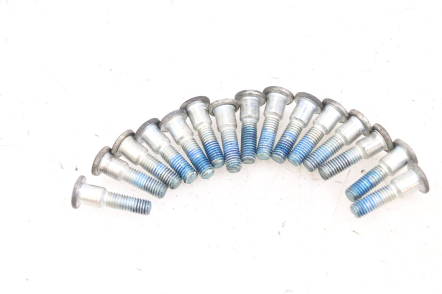 photo de ŚRUBA TARCZY HAMULCOWEJ SUZUKI GSF N BANDIT 600 (1996 - 1999) - Zbliżenie techniczne