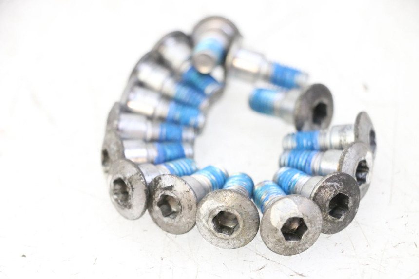 photo de ŚRUBA TARCZY HAMULCOWEJ SUZUKI GSR 750 (2011 - 2017) - Zbliżenie techniczne