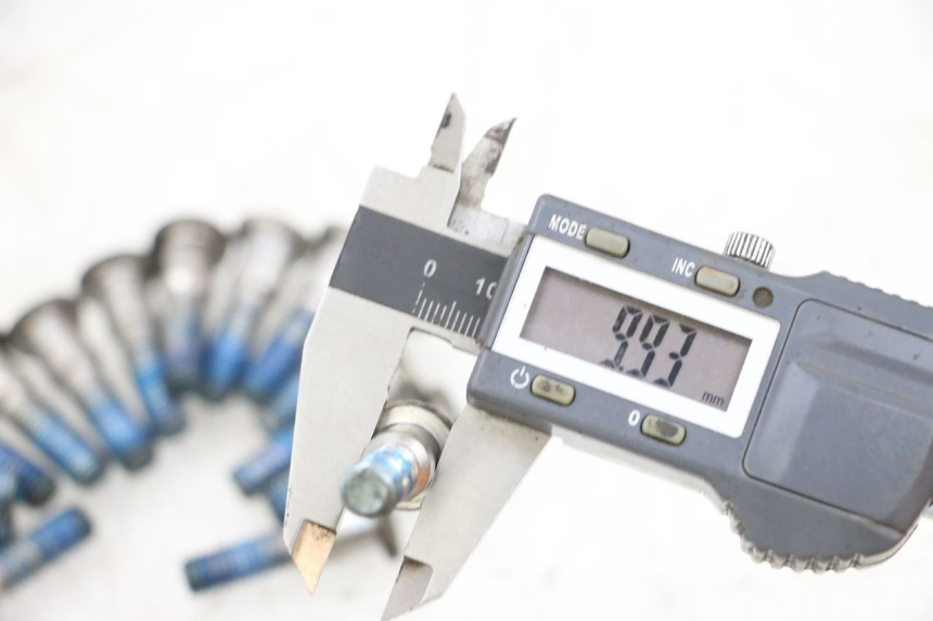 photo de ŚRUBA TARCZY HAMULCOWEJ SUZUKI GSXR GSX-R 1000 (2003 - 2004) - Szczegół części