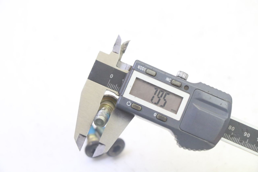 photo de ŚRUBA TARCZY HAMULCOWEJ DAELIM HISTORY 125 (2001 - 2002) - Zoom stanu zużycia