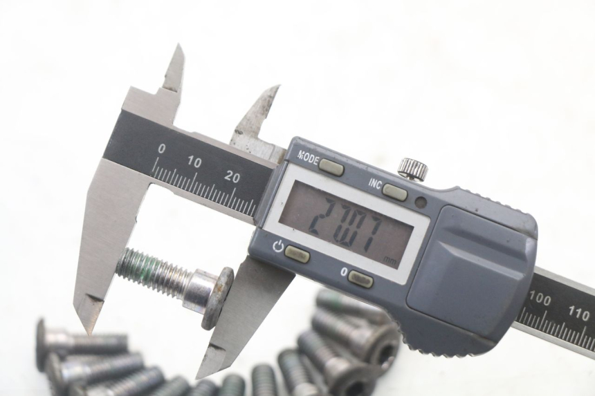 photo de ŚRUBA TARCZY HAMULCOWEJ HONDA CBR F 1000 (1993 - 1996) - Zoom stanu zużycia