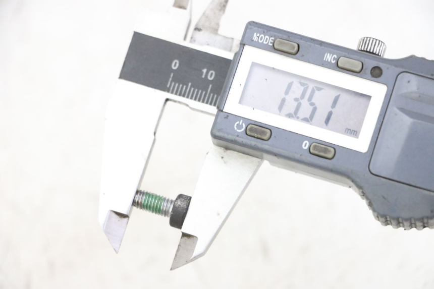 photo de ŚRUBA TARCZY HAMULCOWEJ HONDA FORZA 125 (2021 - 2025) - Zoom stanu zużycia