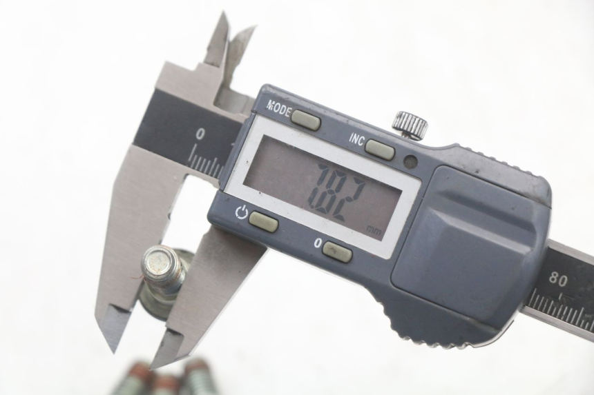 photo de ŚRUBA TARCZY HAMULCOWEJ HONDA PCX (JF28) 125 (2009 - 2011) - Zbliżenie techniczne