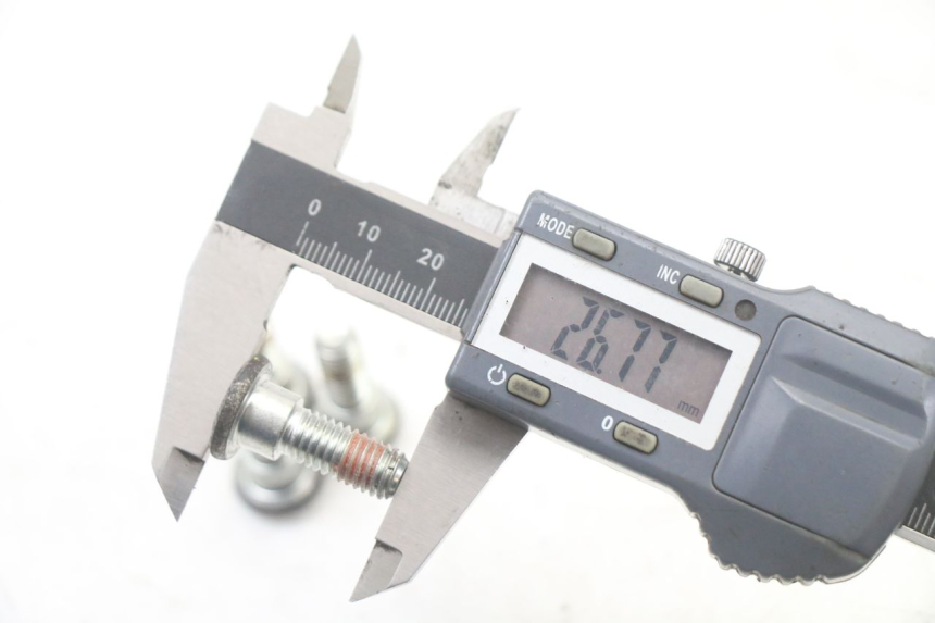 photo de ŚRUBA TARCZY HAMULCOWEJ HONDA PCX (JF57/JF64) 125 (2014 - 2018) - Inny kąt widzenia