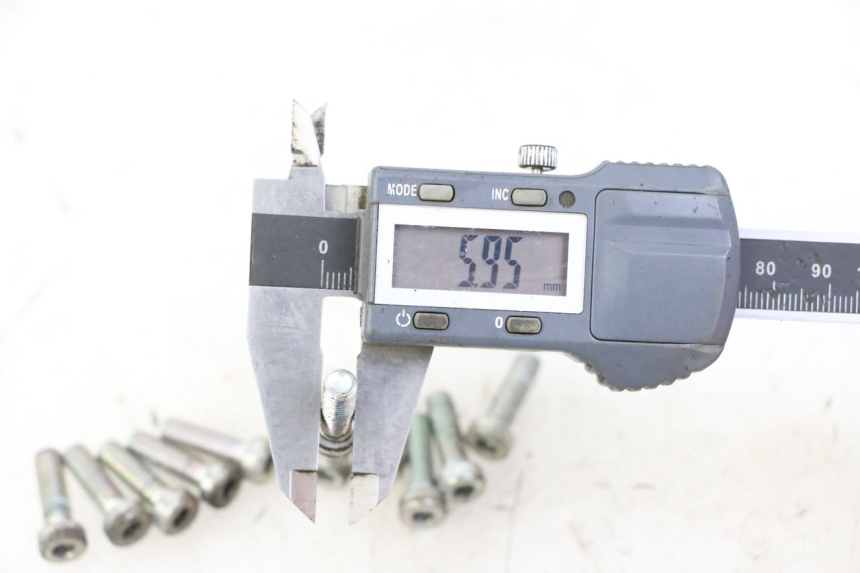 photo de ŚRUBA TARCZY HAMULCOWEJ KEEWAY K-LIGHT KLIGHT 125 (2018 - 2025) - Zoom stanu zużycia