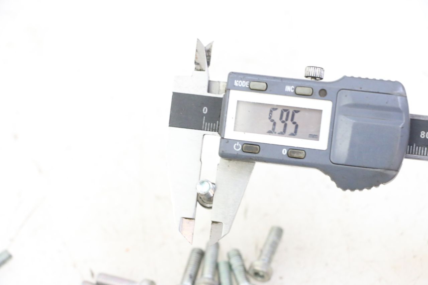 photo de ŚRUBA TARCZY HAMULCOWEJ KEEWAY K-LIGHT KLIGHT 125 (2018 - 2025) - Zbliżenie techniczne