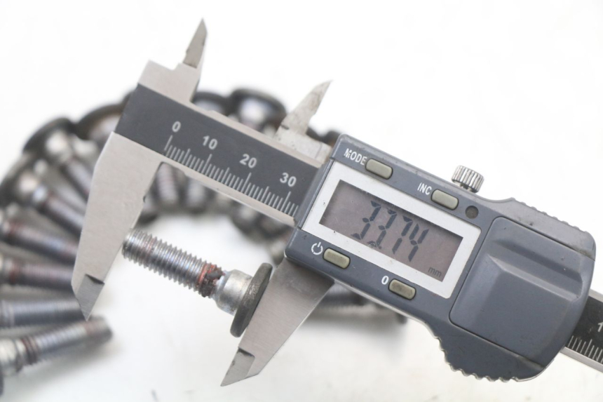 photo de ŚRUBA TARCZY HAMULCOWEJ KAWASAKI GTR 1000 (1994 - 2004) - Zoom stanu zużycia