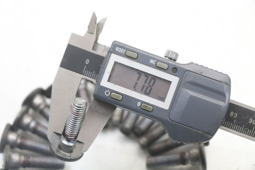 photo de ŚRUBA TARCZY HAMULCOWEJ KAWASAKI GTR 1000 (1994 - 2004) - Inny kąt widzenia