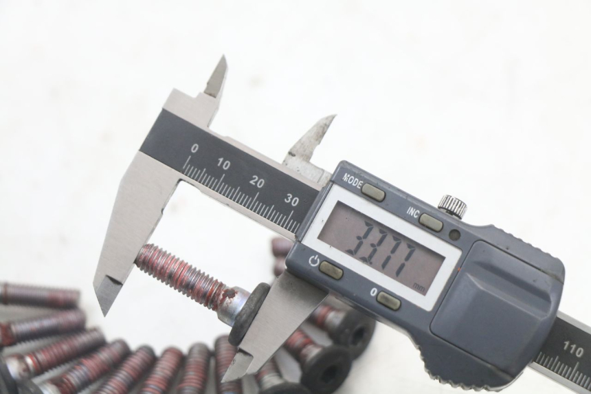 photo de ŚRUBA TARCZY HAMULCOWEJ KAWASAKI ZR7 ZR-7 S 750 (1999 - 2004) - Zoom stanu zużycia