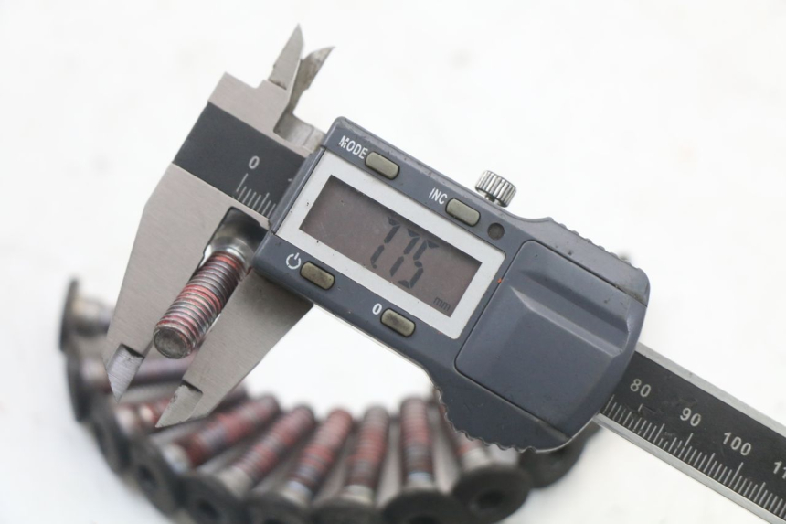 photo de ŚRUBA TARCZY HAMULCOWEJ KAWASAKI ZR7 ZR-7 S 750 (1999 - 2004) - Inny kąt widzenia