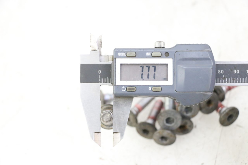 photo de ŚRUBA TARCZY HAMULCOWEJ KAWASAKI ZR7 ZR-7 S 750 (1999 - 2004) - Zoom stanu zużycia