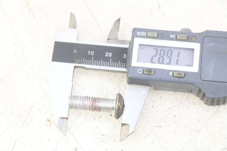 photo de ŚRUBA TARCZY HAMULCOWEJ PEUGEOT KISBEE 4T 50 (2018 - 2022) - Zoom stanu zużycia