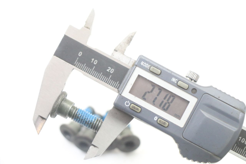 photo de ŚRUBA TARCZY HAMULCOWEJ KYMCO PEOPLE S 125 (2000 - 2008) - Inny kąt widzenia