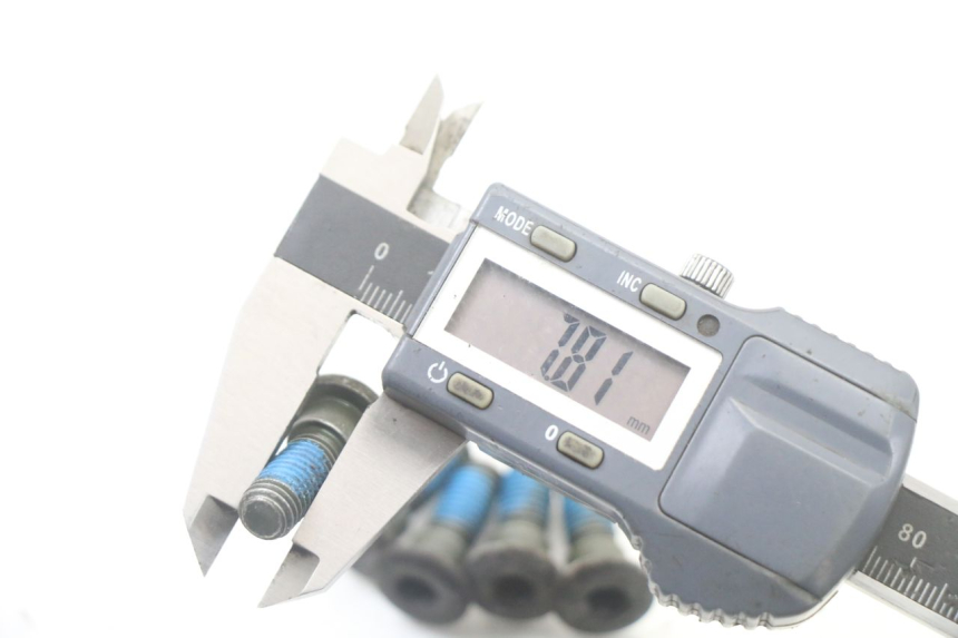 photo de ŚRUBA TARCZY HAMULCOWEJ KYMCO PEOPLE S 125 (2000 - 2008) - Zbliżenie techniczne