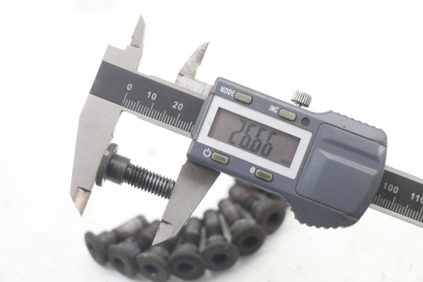 photo de ŚRUBA TARCZY HAMULCOWEJ KYMCO X-TOWN XTOWN 125 (2016 - 2021) - Zoom stanu zużycia