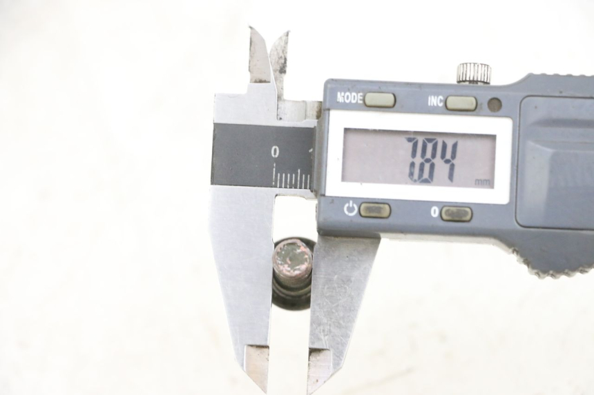 photo de ŚRUBA TARCZY HAMULCOWEJ KYMCO LIKE 125 (2009 - 2016) - Inny kąt widzenia