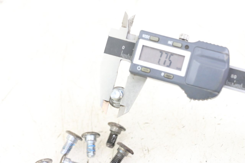 photo de ŚRUBA TARCZY HAMULCOWEJ MASAI XL 50 (2012 - 2019) - Zoom stanu zużycia