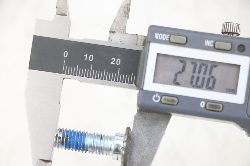 photo de ŚRUBA TARCZY HAMULCOWEJ MASH CITY 4T 50 (2018 - 2020) - Zoom stanu zużycia