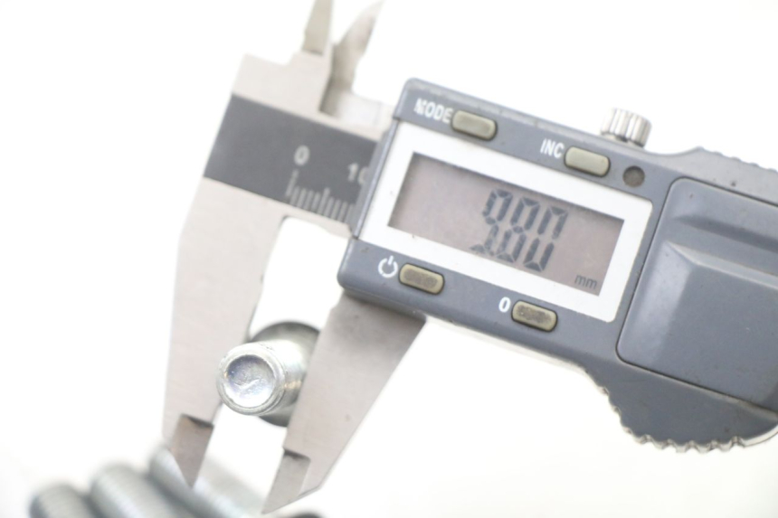 photo de ŚRUBA TARCZY HAMULCOWEJ MBK BOOSTER NEXT GENERATION 50 (1995 - 1998) - Zbliżenie techniczne