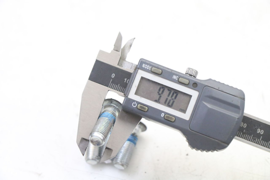 photo de ŚRUBA TARCZY HAMULCOWEJ MBK BOOSTER SPIRIT NAKED 50 (2004 - 2017) - Zbliżenie techniczne