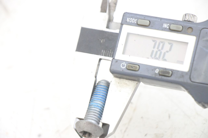 photo de ŚRUBA TARCZY HAMULCOWEJ PIAGGIO MEDLEY 125 (2016 - 2023) - Zbliżenie techniczne