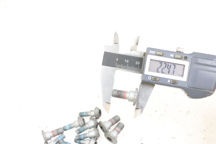 photo de ŚRUBA TARCZY HAMULCOWEJ YAMAHA MT-07 MT07 ABS 700 (2018 - 2020) - Zbliżenie techniczne