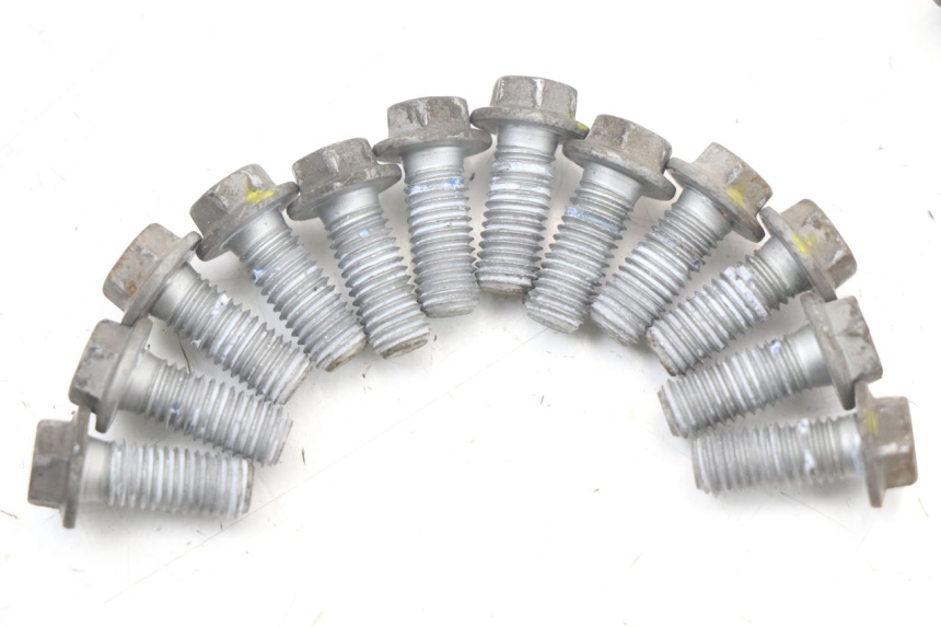 photo de ŚRUBA TARCZY HAMULCOWEJ MOTO GUZZI NORGE 8V GT 1200 (2011 - 2016) - Zoom stanu zużycia