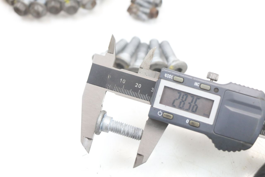 photo de ŚRUBA TARCZY HAMULCOWEJ MOTO GUZZI NORGE 8V GT 1200 (2011 - 2016) - Oznaczenia i referencje