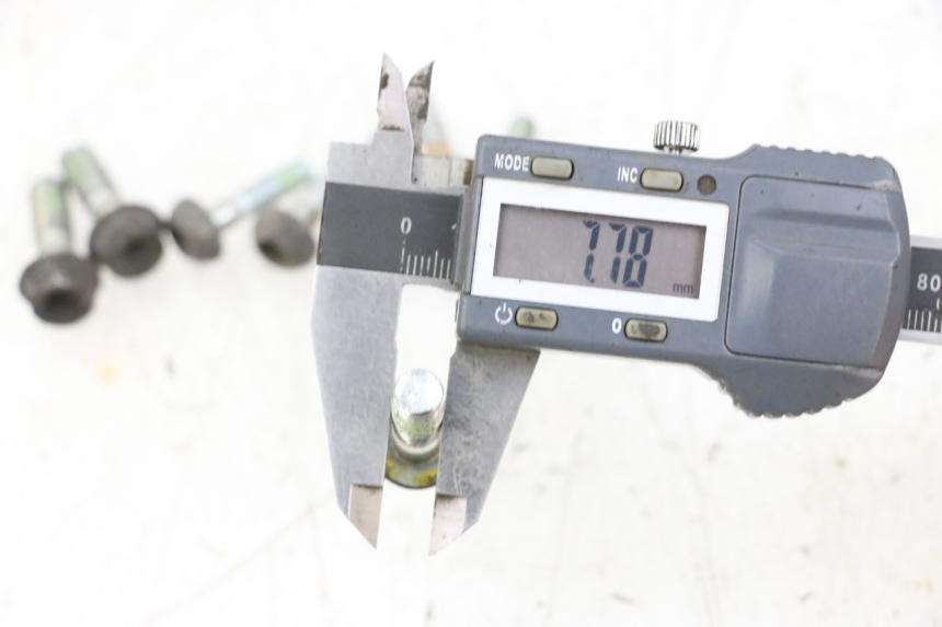 photo de ŚRUBA TARCZY HAMULCOWEJ HONDA NSR R 125 (1994 - 2003) - Inny kąt widzenia