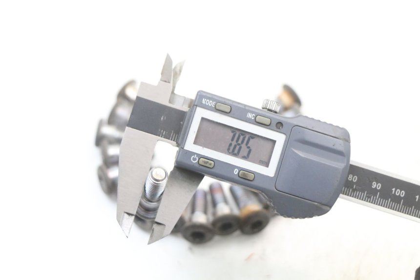 photo de ŚRUBA TARCZY HAMULCOWEJ HONDA NTV DEAUVILLE 650 (1998 - 2001) - Zbliżenie techniczne