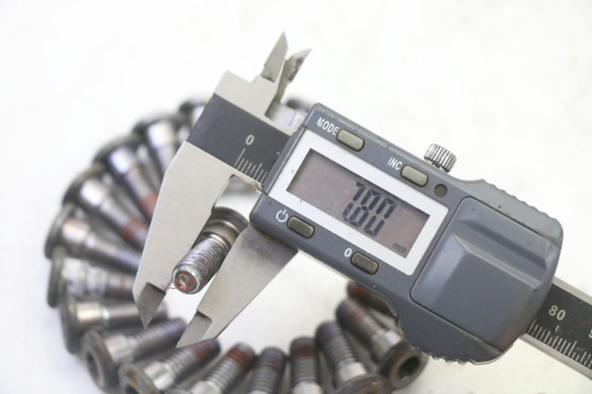 photo de ŚRUBA TARCZY HAMULCOWEJ HONDA NTV DEAUVILLE 650 (2001 - 2006) - Inny kąt widzenia