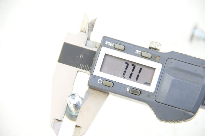 photo de ŚRUBA TARCZY HAMULCOWEJ JM MOTORS OLDIES 4T 50 (2010 - 2020) - Zoom stanu zużycia