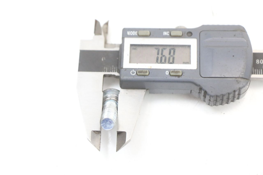 photo de ŚRUBA TARCZY HAMULCOWEJ JM MOTORS OLDIES 4T 50 (2010 - 2020) - Zbliżenie techniczne