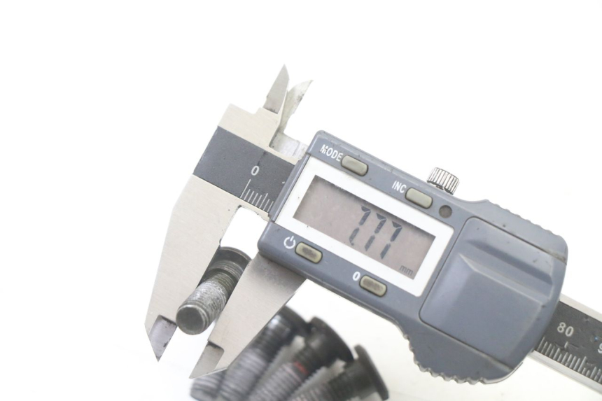 photo de ŚRUBA TARCZY HAMULCOWEJ SYM ORBIT III 3 4T 50 (2021 - 2025) - Zbliżenie techniczne