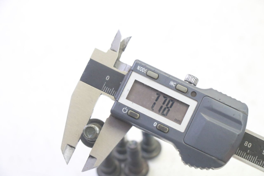 photo de ŚRUBA TARCZY HAMULCOWEJ SYM ORBIT III 3 4T 50 (2021 - 2025) - Zbliżenie techniczne