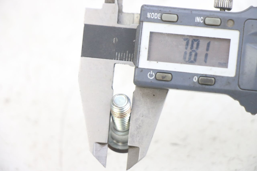 photo de ŚRUBA TARCZY HAMULCOWEJ HONDA PCX (JF28) 125 (2009 - 2011) - Zoom stanu zużycia