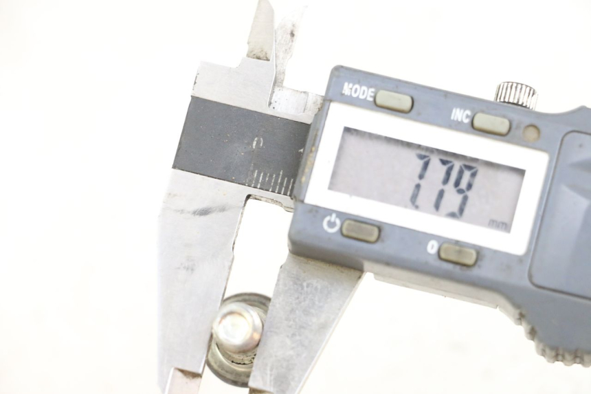 photo de ŚRUBA TARCZY HAMULCOWEJ HONDA PCX (JF47) 125 (2012 - 2013) - Zoom stanu zużycia