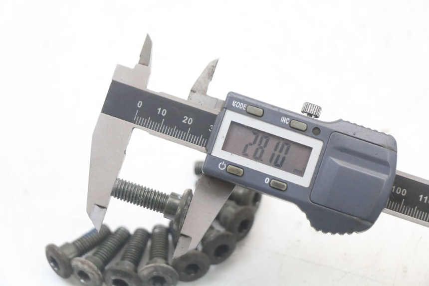 photo de ŚRUBA TARCZY HAMULCOWEJ PEUGEOT BELVILLE 125 (2017 - 2021) - Zoom stanu zużycia