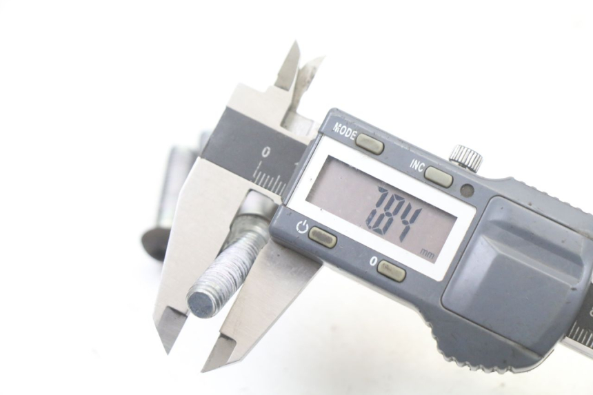 photo de ŚRUBA TARCZY HAMULCOWEJ PEUGEOT CITYSTAR 125 (2011 - 2017) - Zbliżenie techniczne