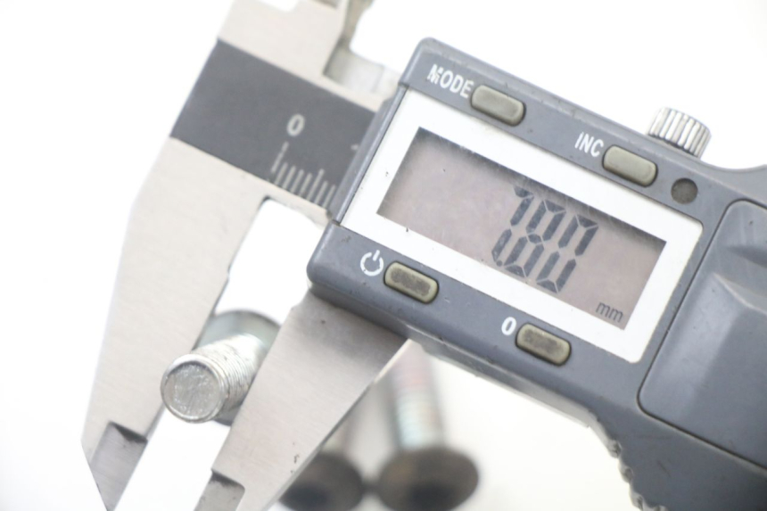 photo de ŚRUBA TARCZY HAMULCOWEJ PEUGEOT KISBEE 4T 50 (2018 - 2022) - Zbliżenie techniczne