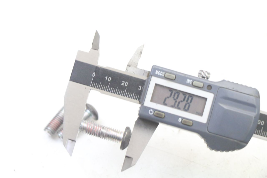 photo de ŚRUBA TARCZY HAMULCOWEJ PEUGEOT STREETZONE I 2T 50 (2018 - 2020) - Inny kąt widzenia