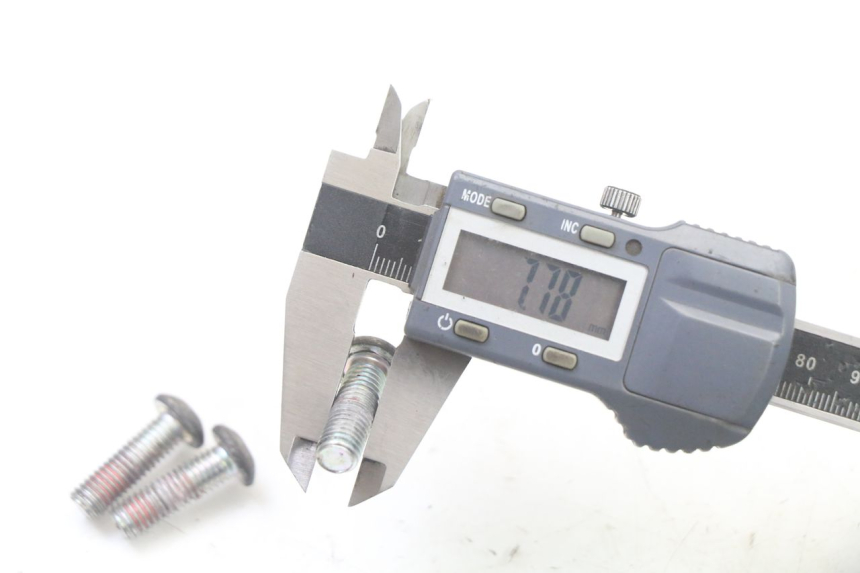 photo de ŚRUBA TARCZY HAMULCOWEJ PEUGEOT STREETZONE I 2T 50 (2018 - 2020) - Zbliżenie techniczne