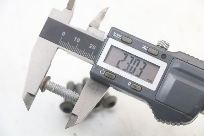 photo de ŚRUBA TARCZY HAMULCOWEJ PIAGGIO BEVERLY 125 (1998 - 2005) - Zoom stanu zużycia