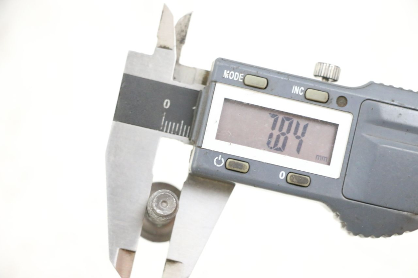 photo de ŚRUBA TARCZY HAMULCOWEJ BMW R GS 1250 (2021 - 2024) - Zoom stanu zużycia