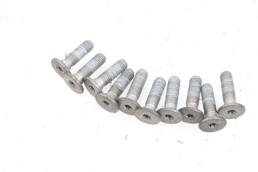 photo de ŚRUBA TARCZY HAMULCOWEJ BMW R GS 1250 (2021 - 2024) - Zbliżenie techniczne