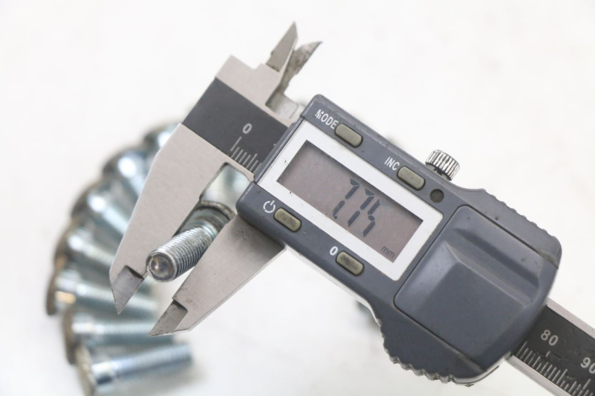 photo de ŚRUBA TARCZY HAMULCOWEJ REGAL RAPTOR SPYDER 125 (2010 - 2018) - Inny kąt widzenia