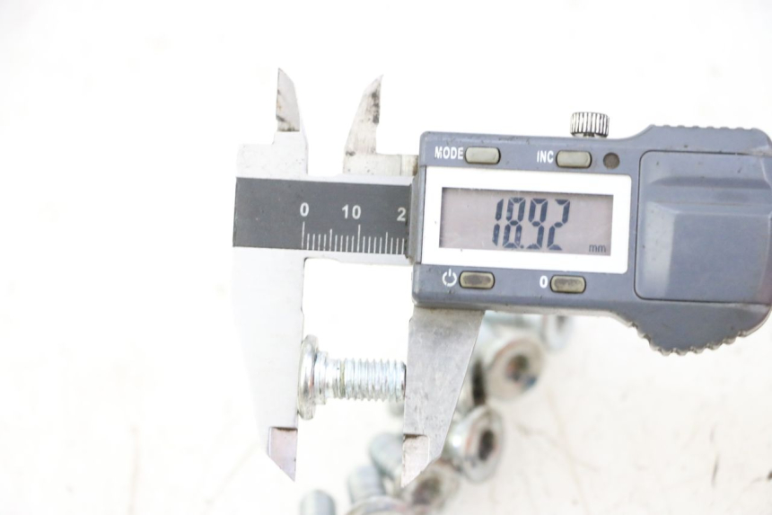 photo de ŚRUBA TARCZY HAMULCOWEJ APOLLO RFZ 125 - Szczegół części