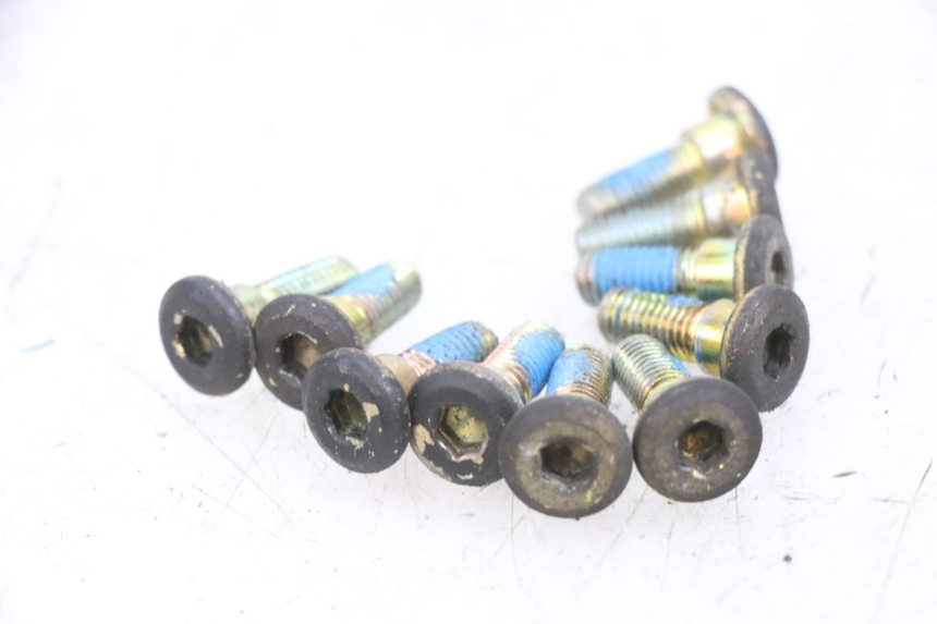 photo de ŚRUBA TARCZY HAMULCOWEJ DAELIM S1 125 (2007 - 2016) - Inny kąt widzenia